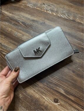 Michael Kors Metallic Silver Saffiano Zip Wallet with MK Logo crossbody clutch